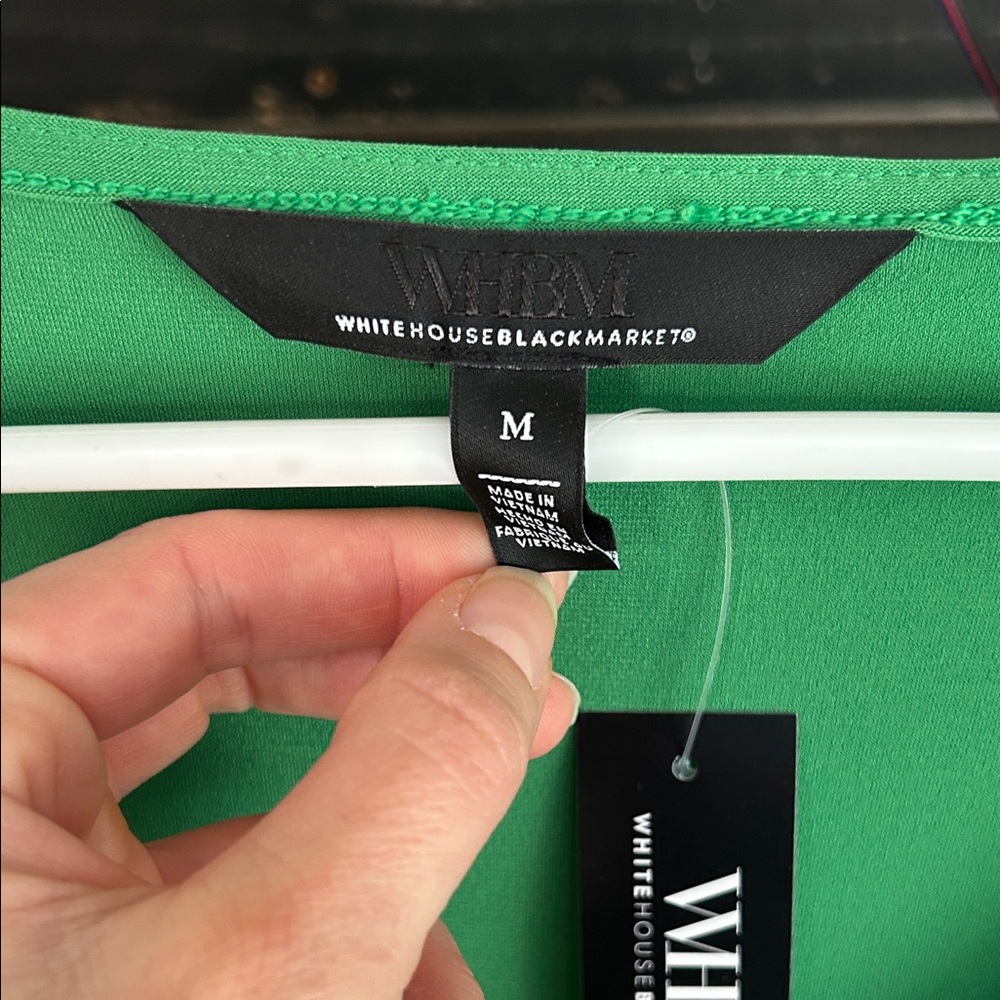 White House Black Market Vibrant Green Top - Picture 2 of 2